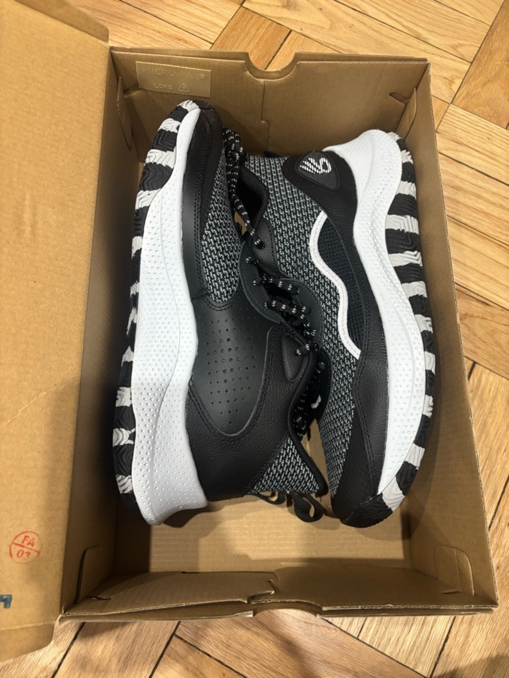 Under Armour Curry 3Z 24 Basketball Shoes Mens 9.5 Black Grey  3027626 001